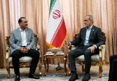 دیدار فرمانده ارتش پاکستان با رئیس جمهوری اسلامی ایران