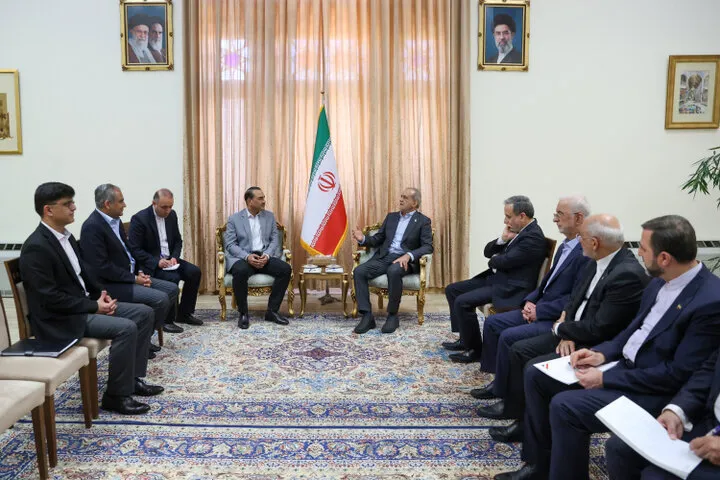 پزشکیان: دقت در مذاکرات با آمریکا ضروری است پزشکیان: دقت در مذاکرات با آمریکا ضروری است