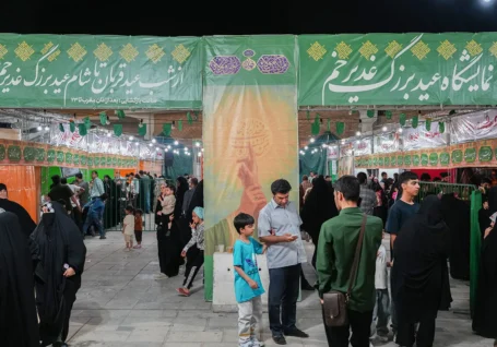 برپایی نمایشگاه «غدیر» در حرم بانوی کرامت +تصاویر