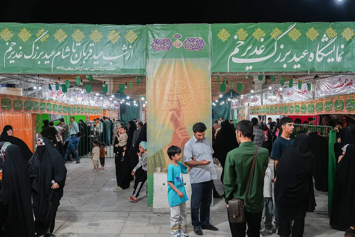 برپایی نمایشگاه «غدیر» در حرم بانوی کرامت +تصاویر