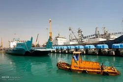 آب اندازی نخستین شناور ساخته شده طی جنگ تحمیلی سوم در هرمزگان
