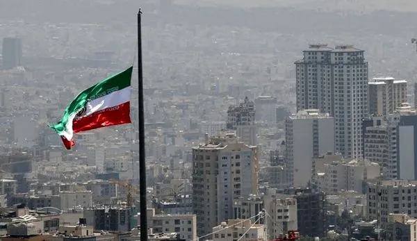 شروع طوفان شدید از دقایقی پیش در تهران شروع طوفان شدید از دقایقی پیش در تهران
