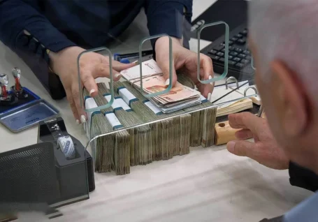 شرایط دریافت وام ۷۰۰ میلیونی برای همه | با اقساط بلند مدت وام بگیرید