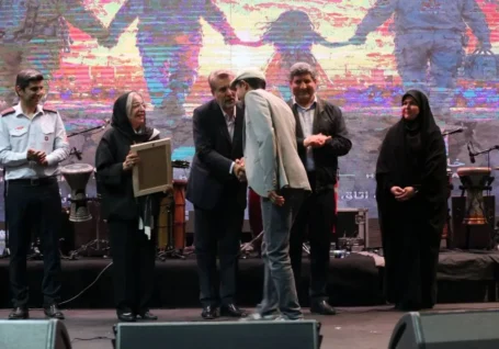 تقدیر از امدادگران آتش نشان در شب همدلی خانه سینما، موسیقی و تئاتر