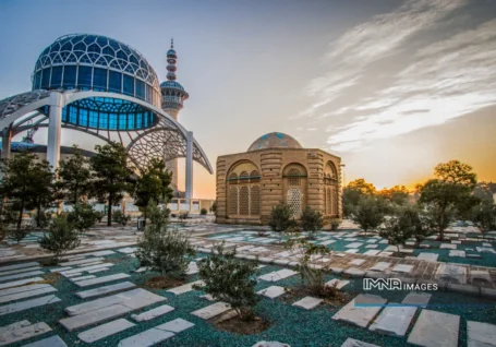 ۵۰ تکیه، ۱۰۰۰ سال تاریخ/ «تخت فولاد» بی نظیر در معماری آرامگاهی ایران