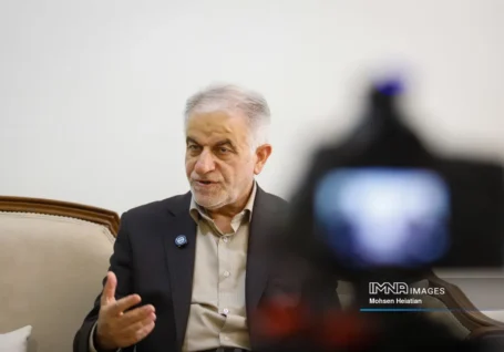 ۲۰ درصد برق شهرداری اصفهان خورشیدی شد/ ظرفیت ۱۵۰ هزار پنل روی بام خانه های نصف جهان