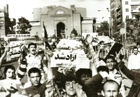 به وقت هفت صبحِ سوم خرداد