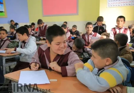میزبانی از ۳۶۰ هزار دانش آموز مهاجر نماد تعهد انسانی و اراده ملی ایران اسلامی است