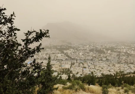 گرد و غبار در راه ایلام