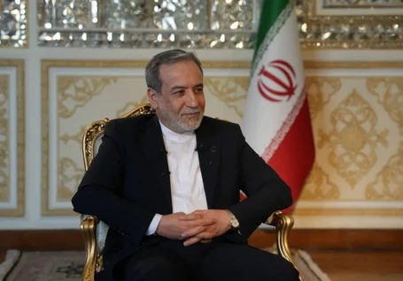 عراقچی: مقاومت ۴۰ روزه در وهله اول مدیون جانفشانی نیروهای مسلح و همراهی مردم است