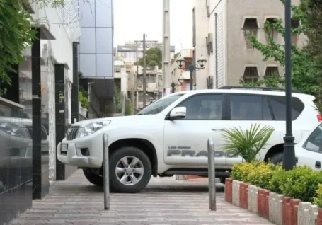 اشغال معابر کرج؛ از دستفروشان تا نمایشگاه داران