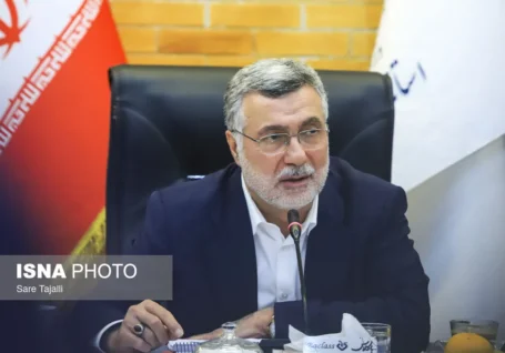 نسخه وزیر بهداشت برای جبران قیمت دارو / نامه به «قالیباف» درباره بودجه بیمه ها