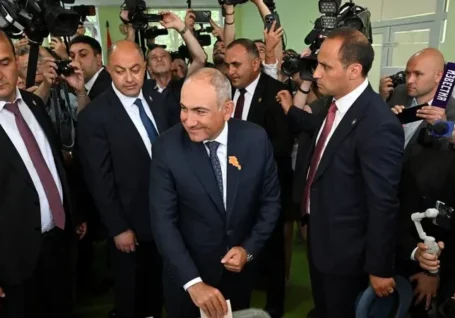 پاشینیان پس از انداختن رای خود به صندوق: کریدور ترامپ صلح را برای ارمنستان، گرجستان، آذربایجان، ترکیه و ایران ایجاد می کند