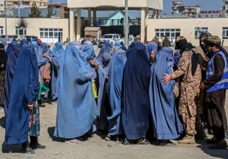 زنان در هرات در خطر دستگیری قرار گرفتند / برقع اجباری می شود؟ / بازگشت زنان افغانستان به سه دهه پیش
