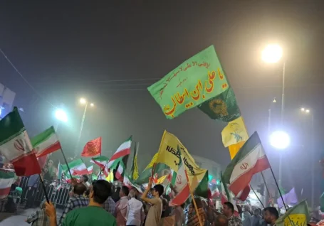 گرد و غبار هم مانع عهدشکنی نشد؛ ۹۹ شب ایستادگی مردم اردستان