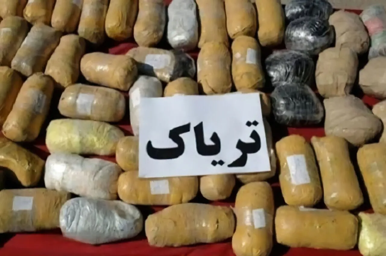 ۶۱ کیلو تریاک در نائین کشف شد؛ دستگیری ۳ قاچاقچی مواد مخدر ۶۱ کیلو تریاک در نائین کشف شد؛ دستگیری ۳ قاچاقچی مواد مخدر