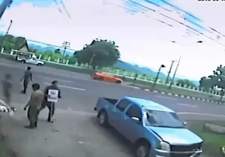 فیلم واقعی لحظه جدا شدن روح از بدن یک زن در صحنه تصادف / فیلمی که حیرت آور است