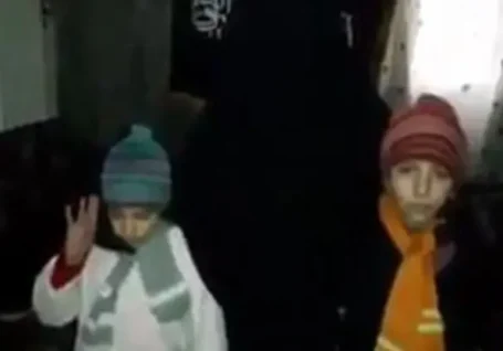 فیلم اقدام تاسفبار زن وشوهر با دو دختر ۷ و ۹ ساله شان / جگرتان می سوزد بخاطر بچه های بی گناه
