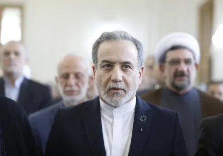 عراقچی: همسایگان در اولویت ما هستند